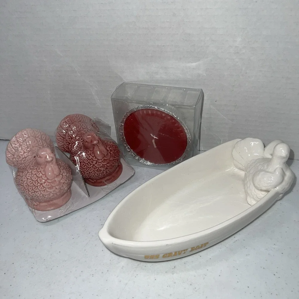 Target Bullseye Ceramic Thanksgiving Turkey Gravy Boat Salt And Pepper & Candle